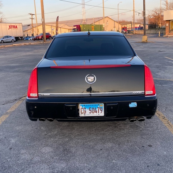 ‘07 Cadillac DTS - Picture 6 of 10